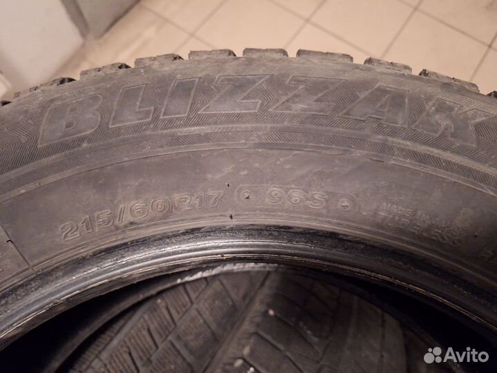 Bridgestone Blizzak Revo GZ 215/60 R17 96S