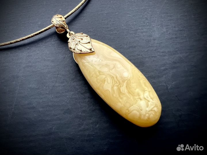 Кулон из натурального медового янтаря
