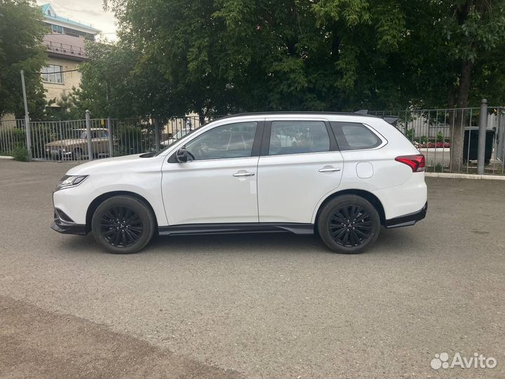 Mitsubishi Outlander 2.4 CVT, 2021, 20 км