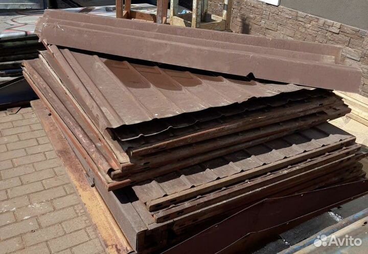 Металлический разобранный гараж