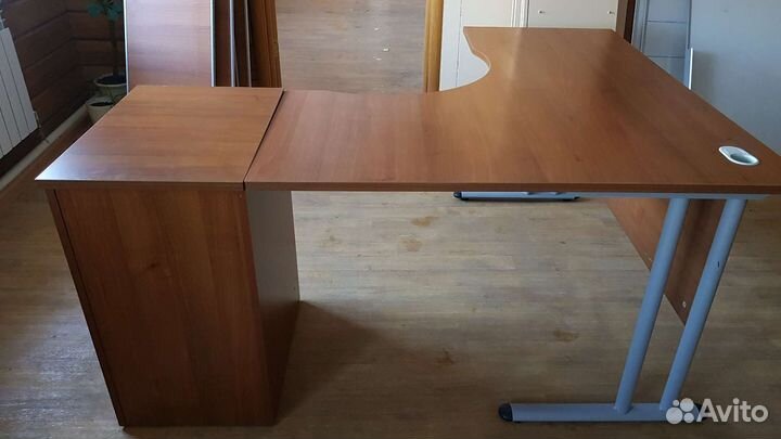 Стол офисный угловой