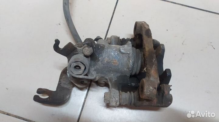 Суппорт задний правый Hyundai Elantra 3 (XD2)