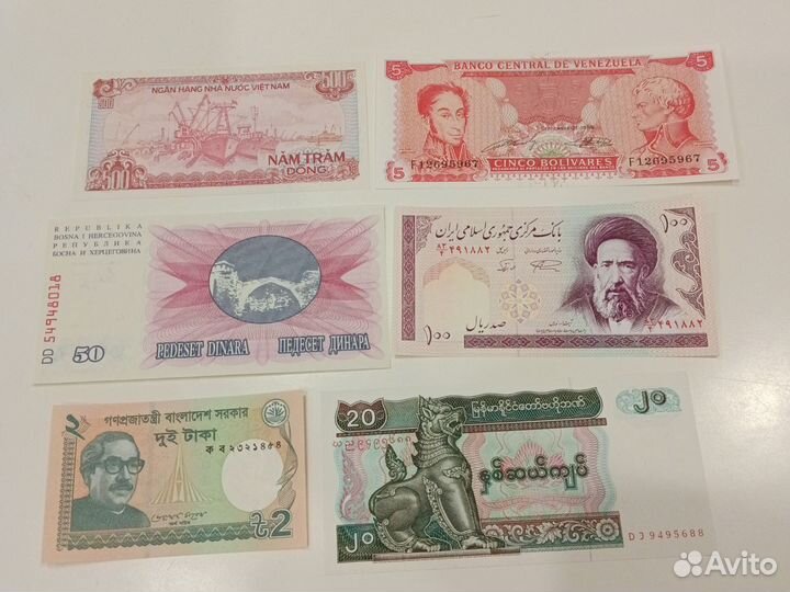 Набор разных банкнот