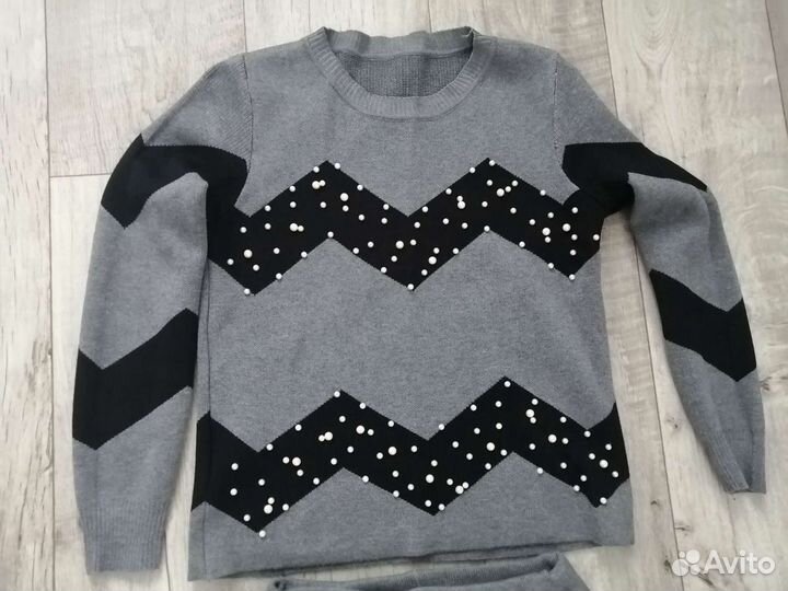 Костюм с юбкой