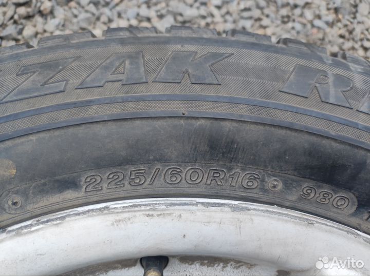 Bridgestone Blizzak Revo GZ 215/60 R16 и 225/60 R16