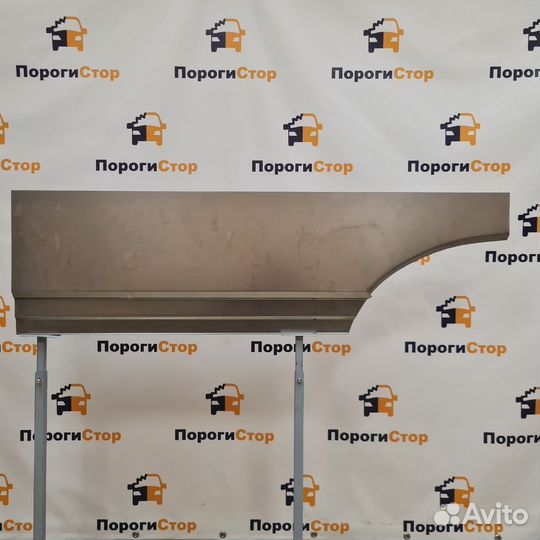 Карман перед задним левым колесом VW Crafter maxi