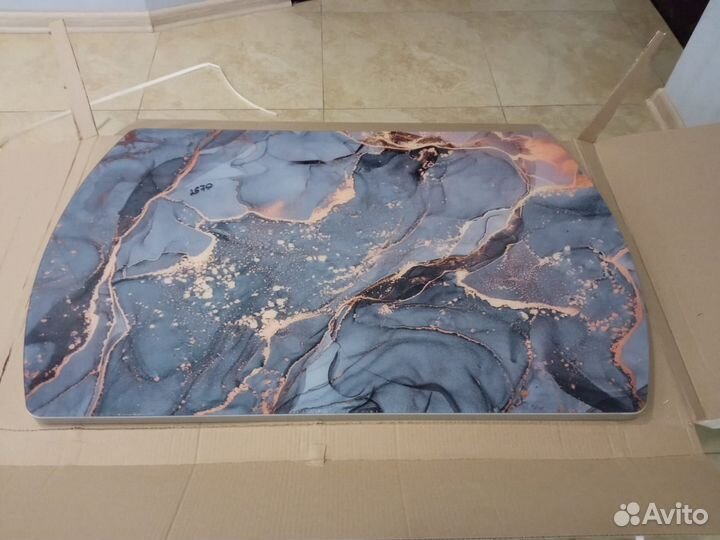 Стол кухонный