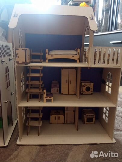 Деревянный домик для кукол