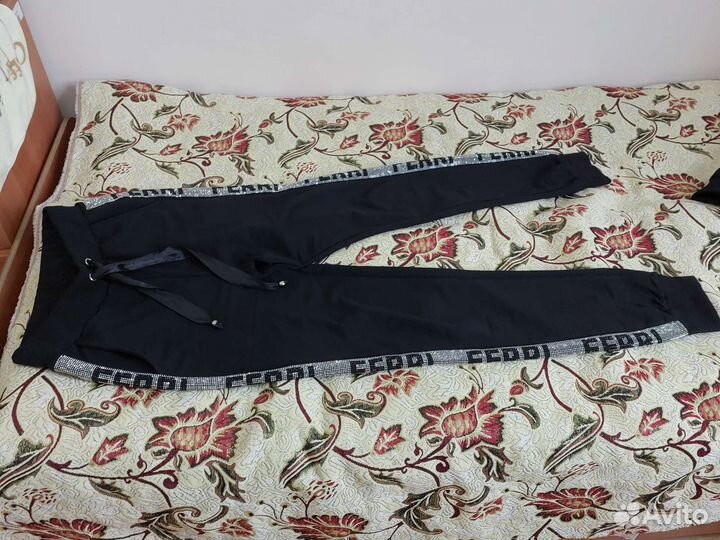 Спортивный костюм женский