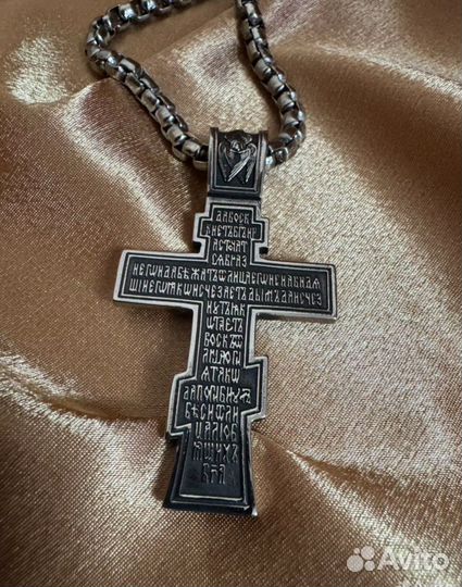 Крест на цепи