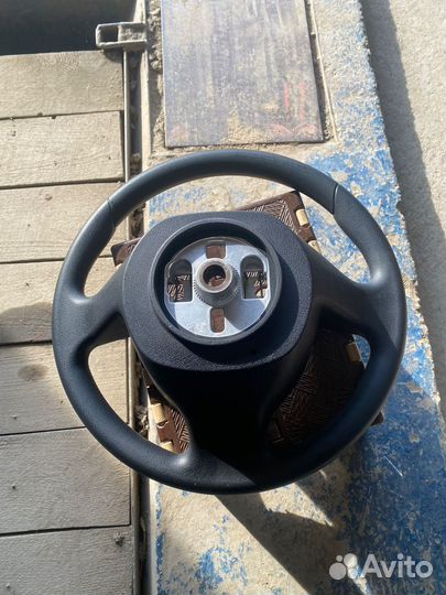 Продам 2 руля от приоры 2 и под ваз 2114