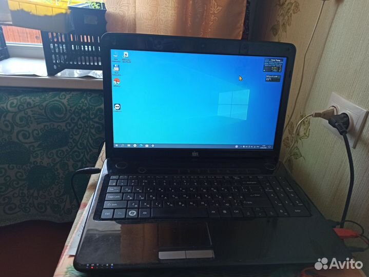 Ноутбук DNS i3