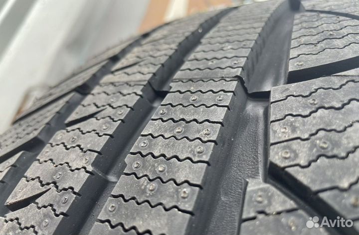 LingLong Green-Max Winter UHP 235/45 R18