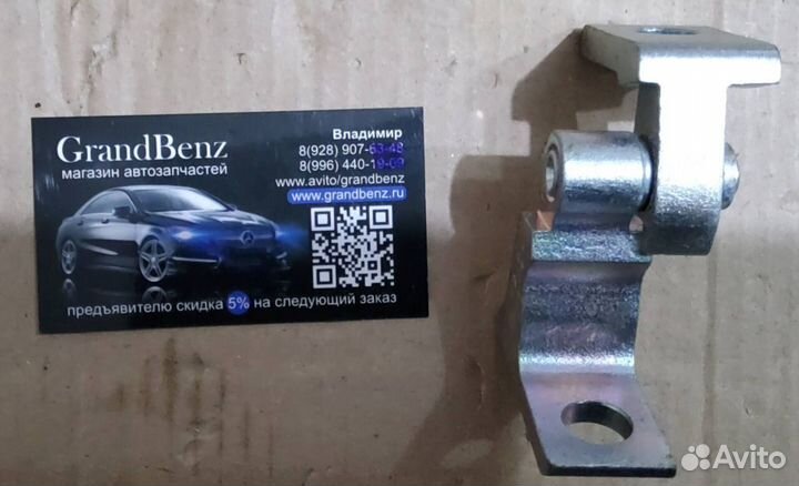 Петля двери Volkswagen Polo