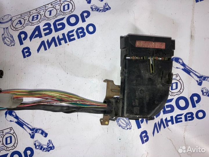Подрулевой переключатель поворотников Toyota