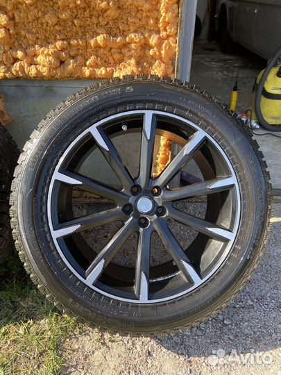 Колеса R20 на Jaguar F-pace