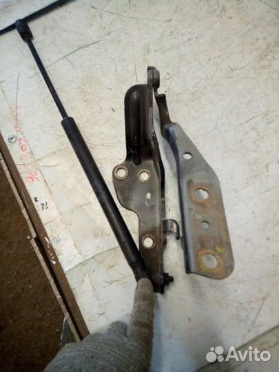 Петля капота передняя правая Ssangyong Kyron