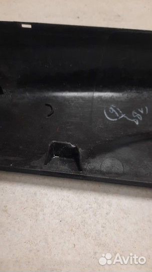 Накладка рейлинга задняя левая Nissan Terrano