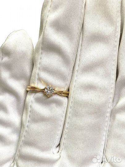 Золотое кольцо с камнем 17,5р