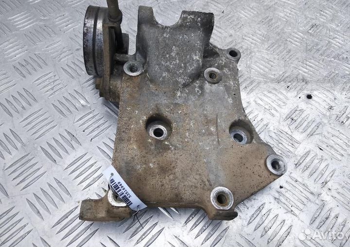 Кронштейн кондиционера Nissan Primera