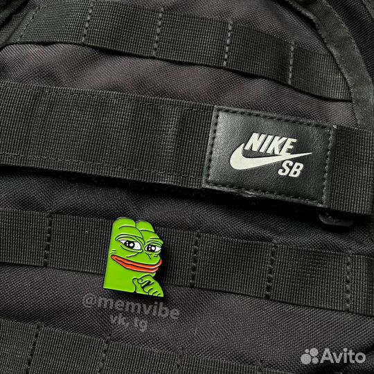 Значок (пин) Пепе металлический / Вариант №9