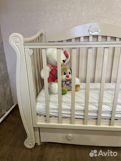 Детская кроватка Красная звезда с маятником