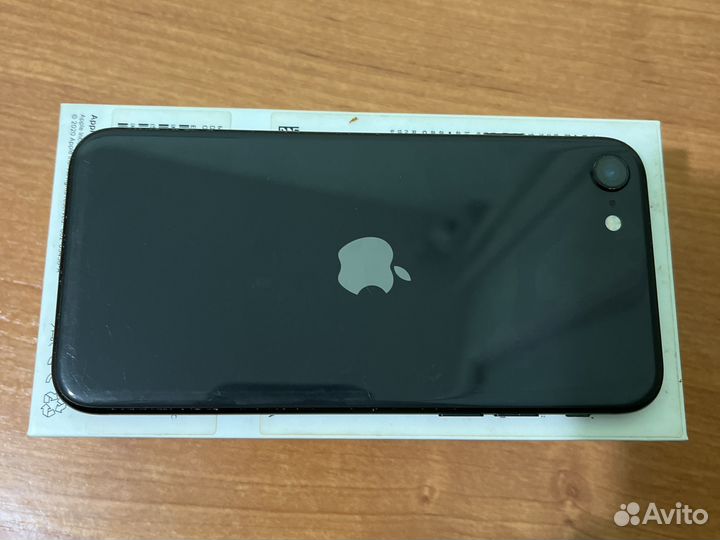 Телефон iPhone se 2020