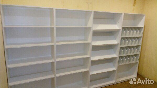 Стеллажи, прилавки, витрины торговые