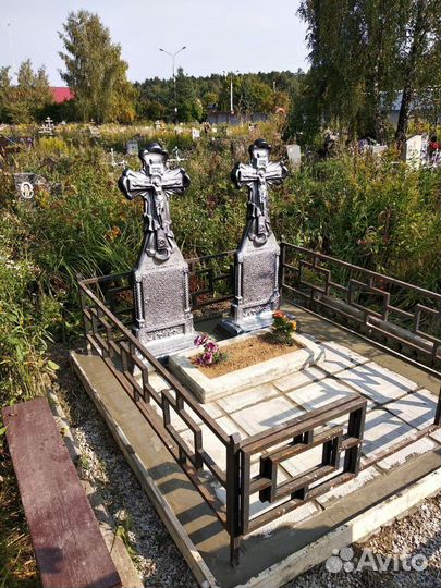 Надгробие крест на могилу из камня памятник