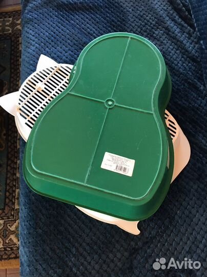 Лоток и игрушка для кошки