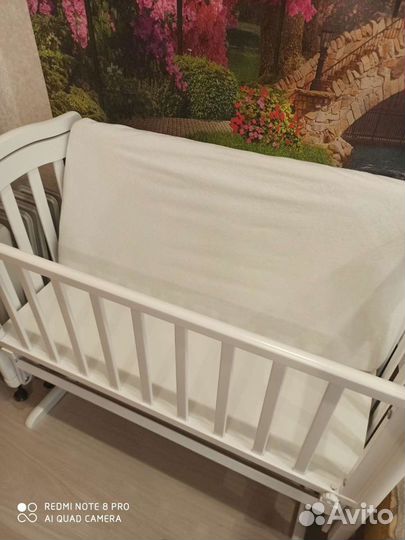 Детская кроватка с поперечным маятником
