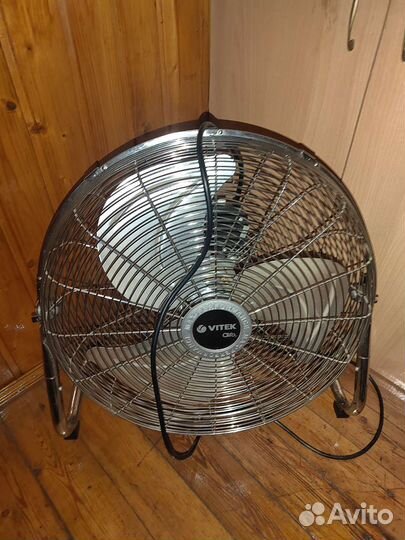 Вентилятор напольный Vitek vt-1923
