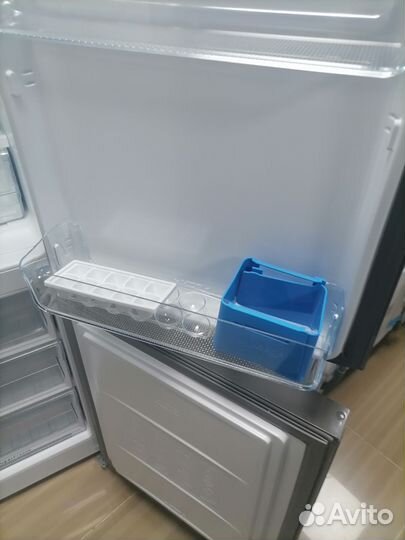 Холодильник серый двухкамерный новый 2 метра