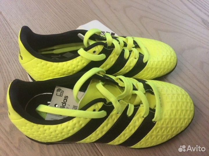 Кроссовки для футбола adidas