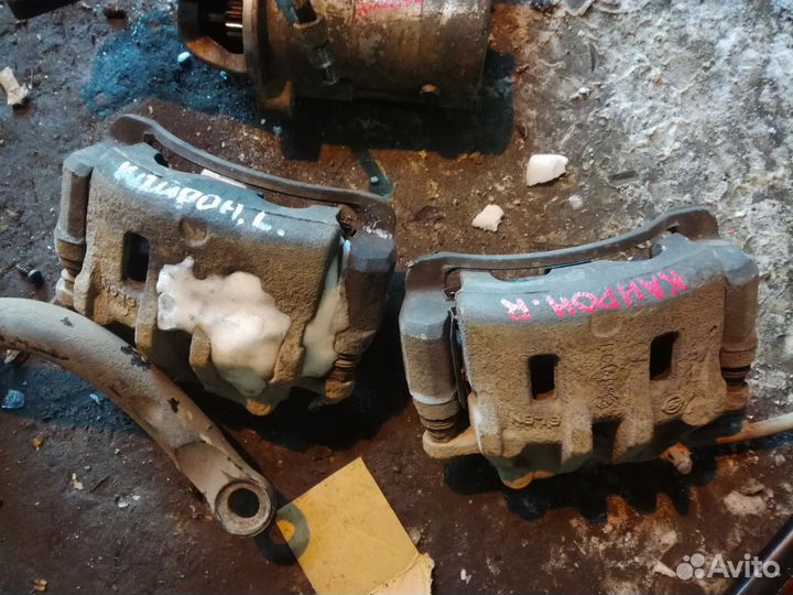 Суппорт тормозной передний Ssang Yong Kyron 1