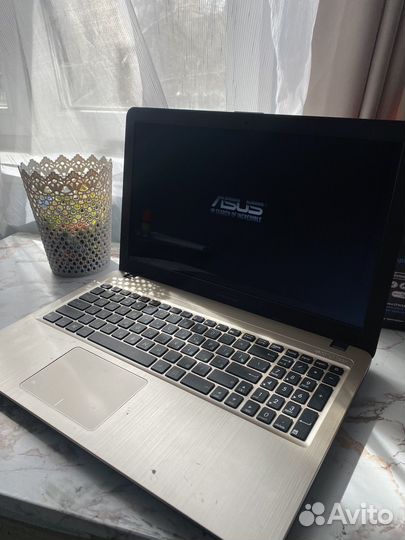 Ноутбук asus