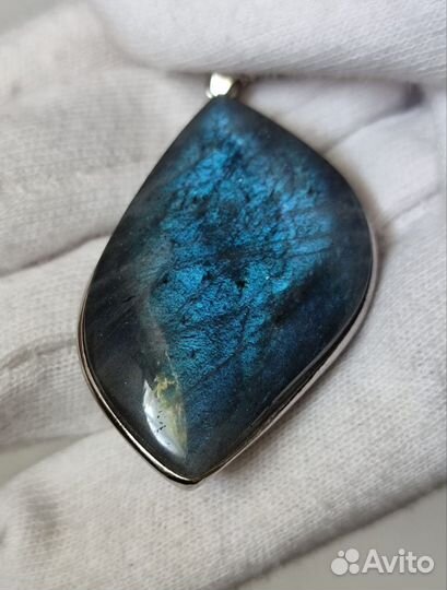 Лабрадорит кулон 42х27х9мм
