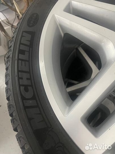 Michelin X-Ice North 4 295/40 R21