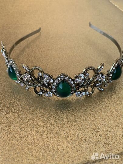 Ободок для волос со стразами