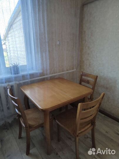 Стол и 3 стула