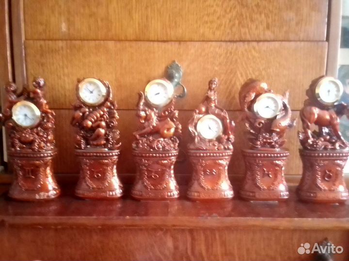 Статуэтки со знаком зодиака и часами