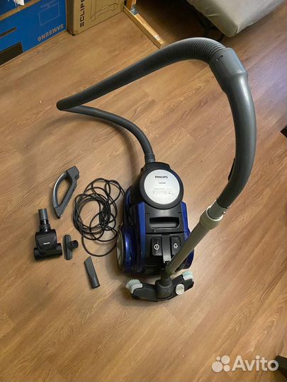 Моющий пылесос Philips
