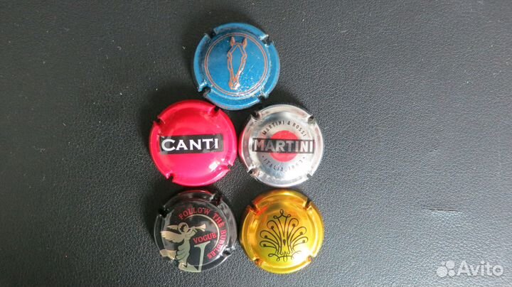 Пробки и плакетки от шампанского