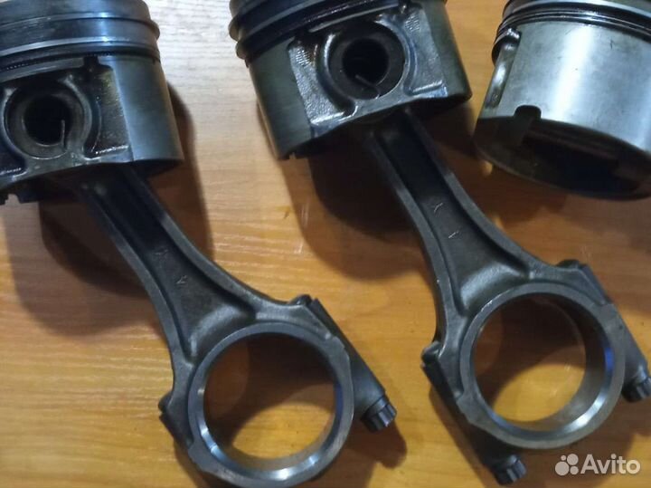 Поршень шатун zd30 nissan Patrol 61
