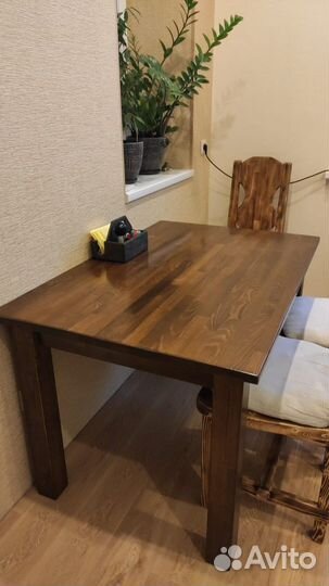 Стол обеденный