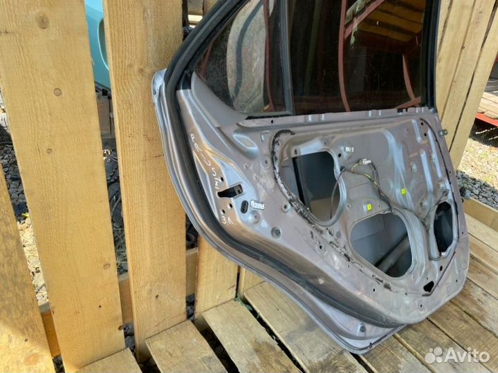 Дверь задняя левая Toyota Prius NHW10 1NZ 2000