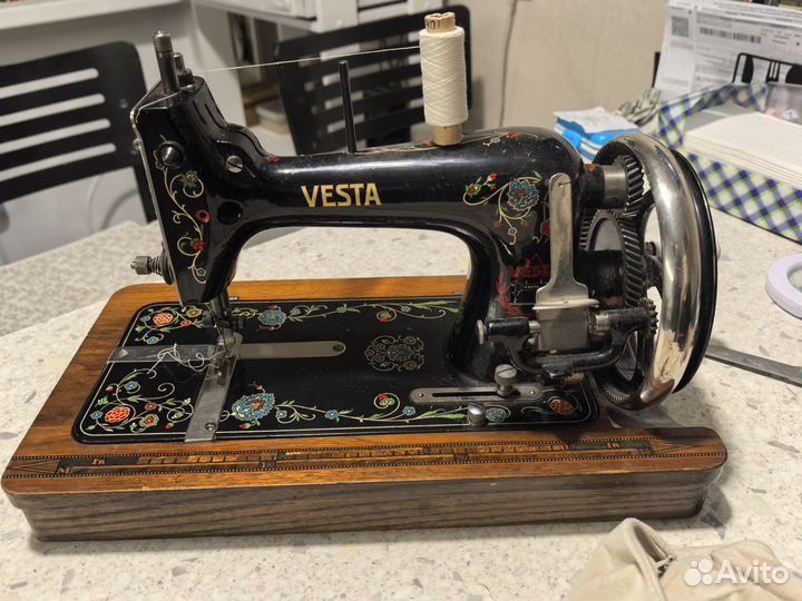 Швейная машинка vesta