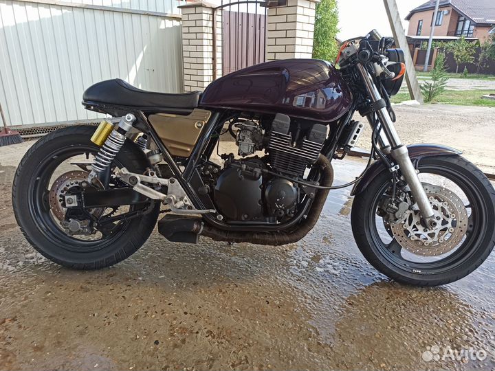 Yamaha XJR 400