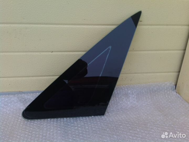 Форд Фокус 1(седан) -правая форточка