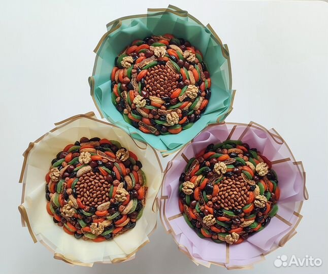 Подарочные наборы из орехов и сухофруктов/ Букеты